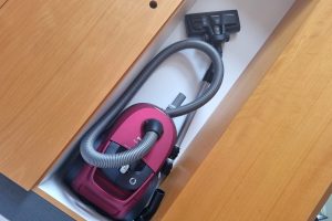 vacuum-cleaner-storage